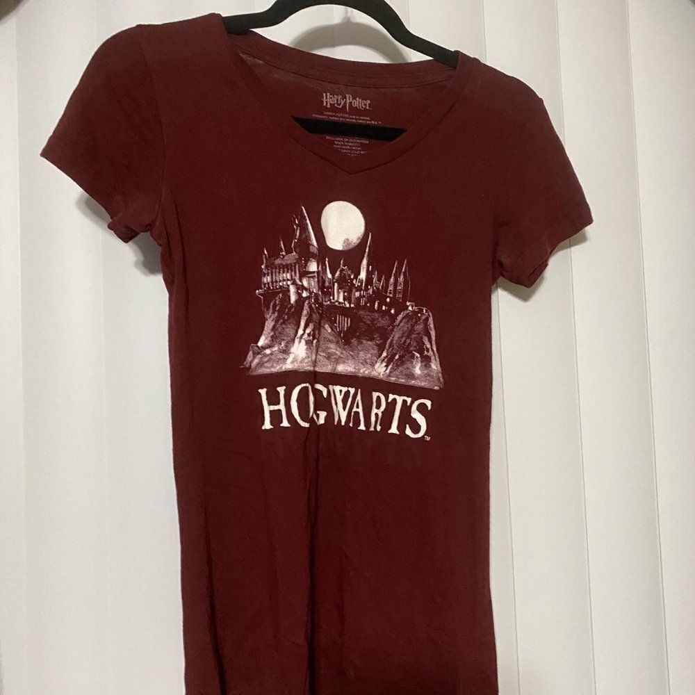 Harry Potter Hogwards maroon t-shirt